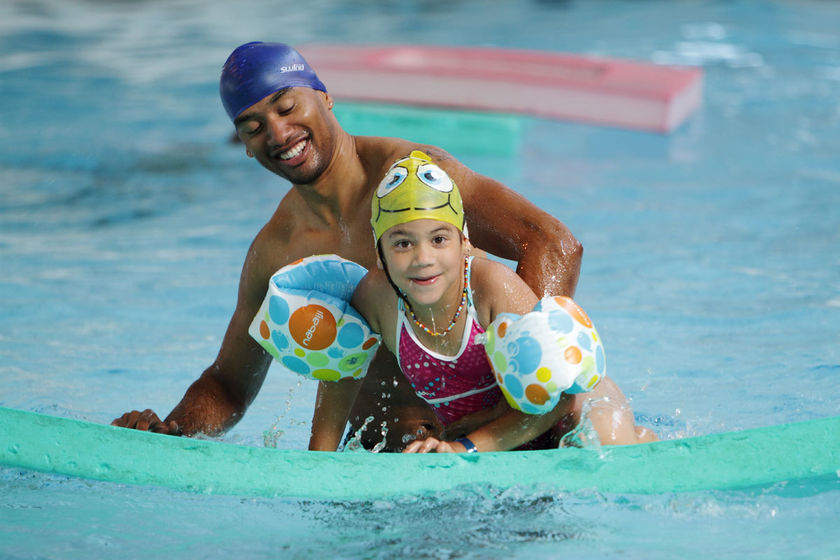 Le bonnet de bain, bientôt obligatoire dans toutes les piscines