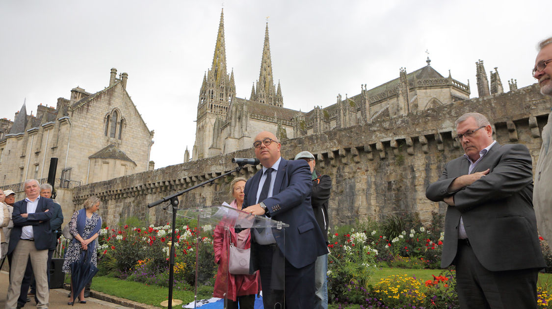 Inauguration de la stèle en mémoire de Per-Jakez Hélias (6)