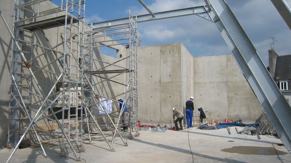 Chantier du pôle Max Jacob : Pose de la charpente métallique du Novomax. Le 24 mars 2014 