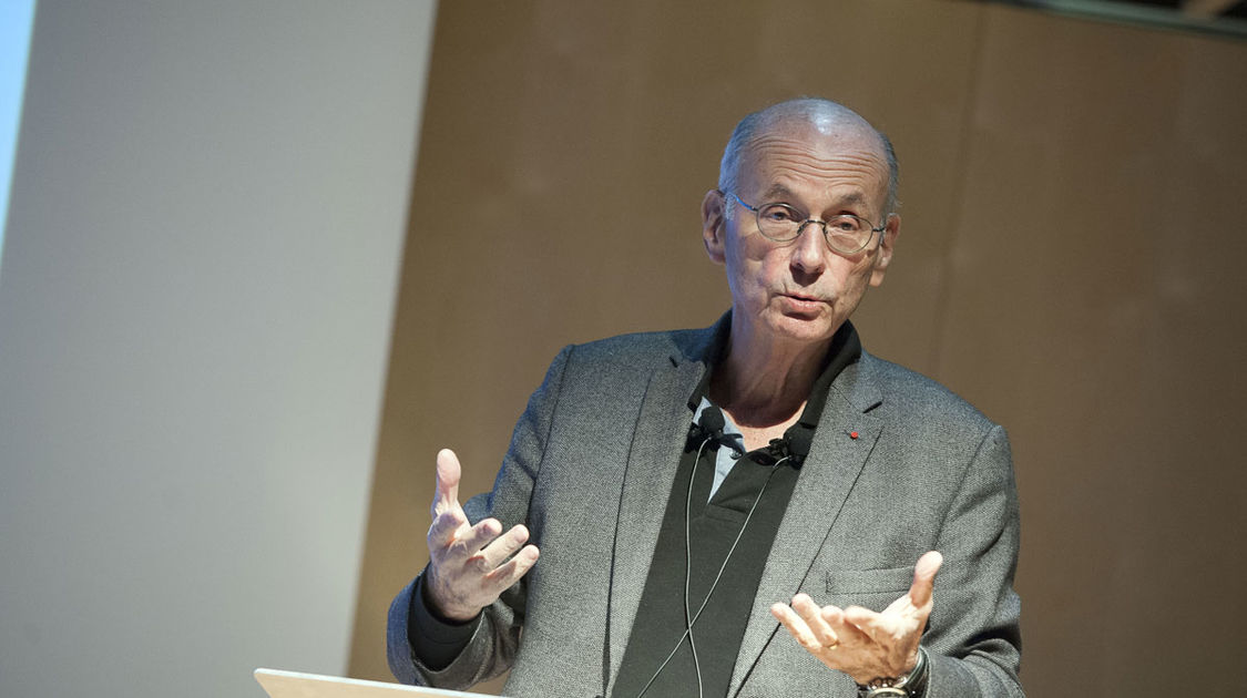 Conférence de Boris Cyrulnik neuropsychiatre au centre des congrès du Chapeau Rouge (6)