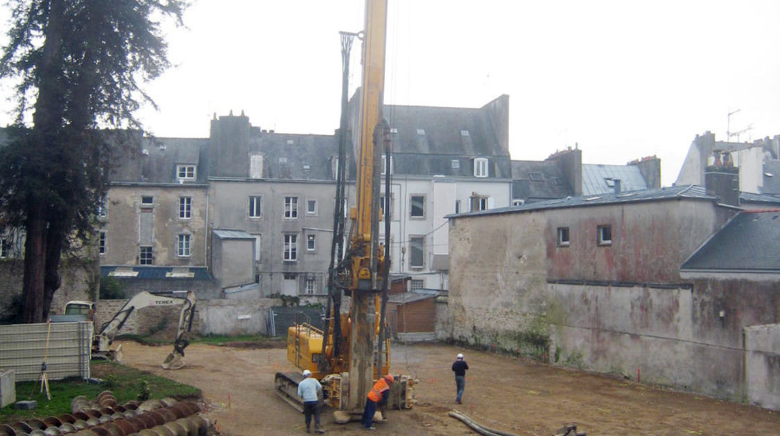 Chantier du pôle Max Jacob : début du creusement des fondations du Novomax