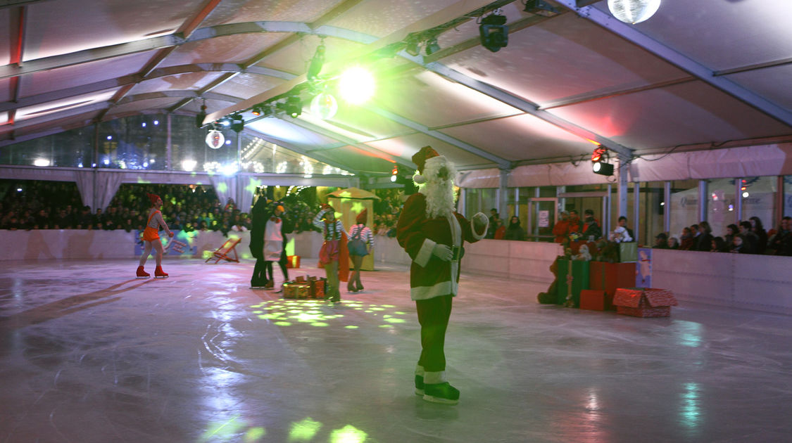 La fiancée du Père Noël - gala de patinage à la patinoire Saint-Corentin le 12 décembre 2015 (1)