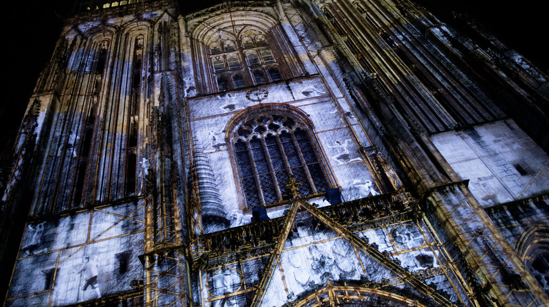 Iliz-Veur - Illumination de la cathédrale - Un son et lumière unique (4)