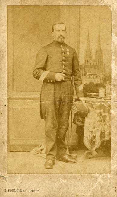 Un sergent de ville photographié par Eugène Foulquier 