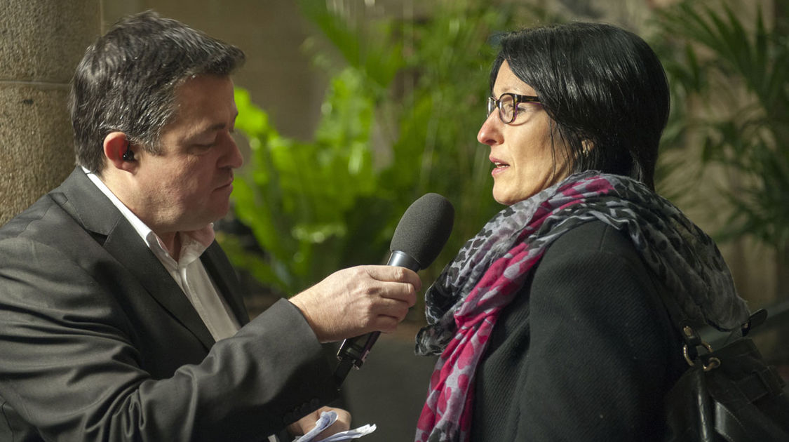 Cérémonie des vœux 2017. Christine Perrot-Cornu, gérante de l'entreprise Exp'and, interviewée par Gurvan Musset. L’événement est diffusé en live sur quimper.bzh et le compte Facebook de la Ville.