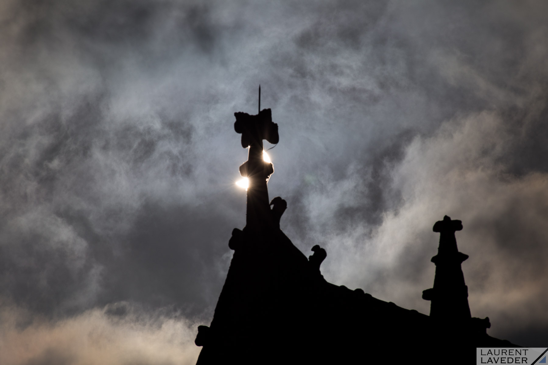 En images, l’éclipse solaire vue de la place Saint-Corentin