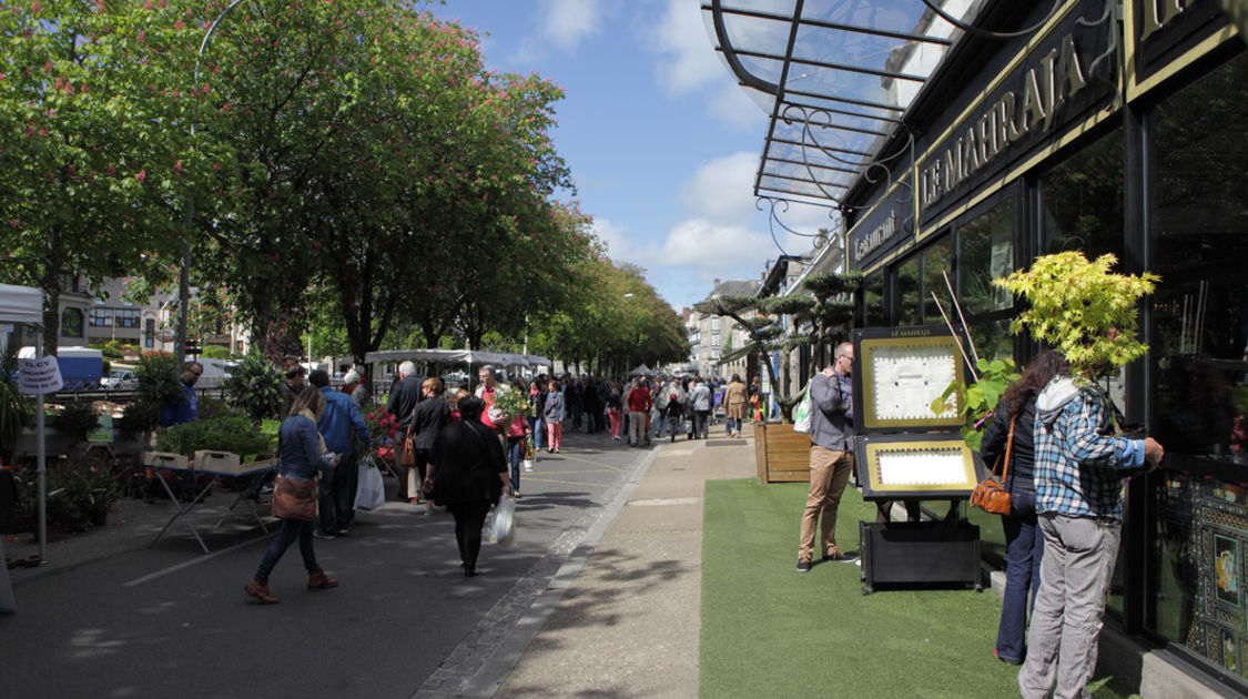 Le 10 mai 2015, le marché de la fleur d'été de retour sur les quais de l'Odet.