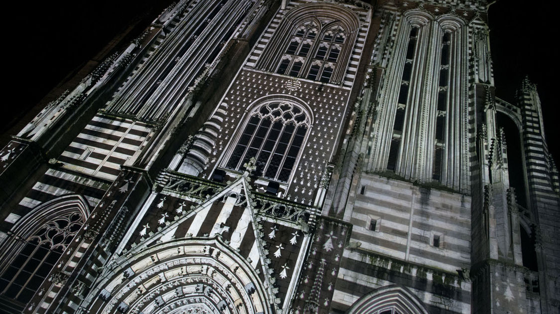 Iliz-Veur - Illumination de la cathédrale - Un son et lumière unique (9)