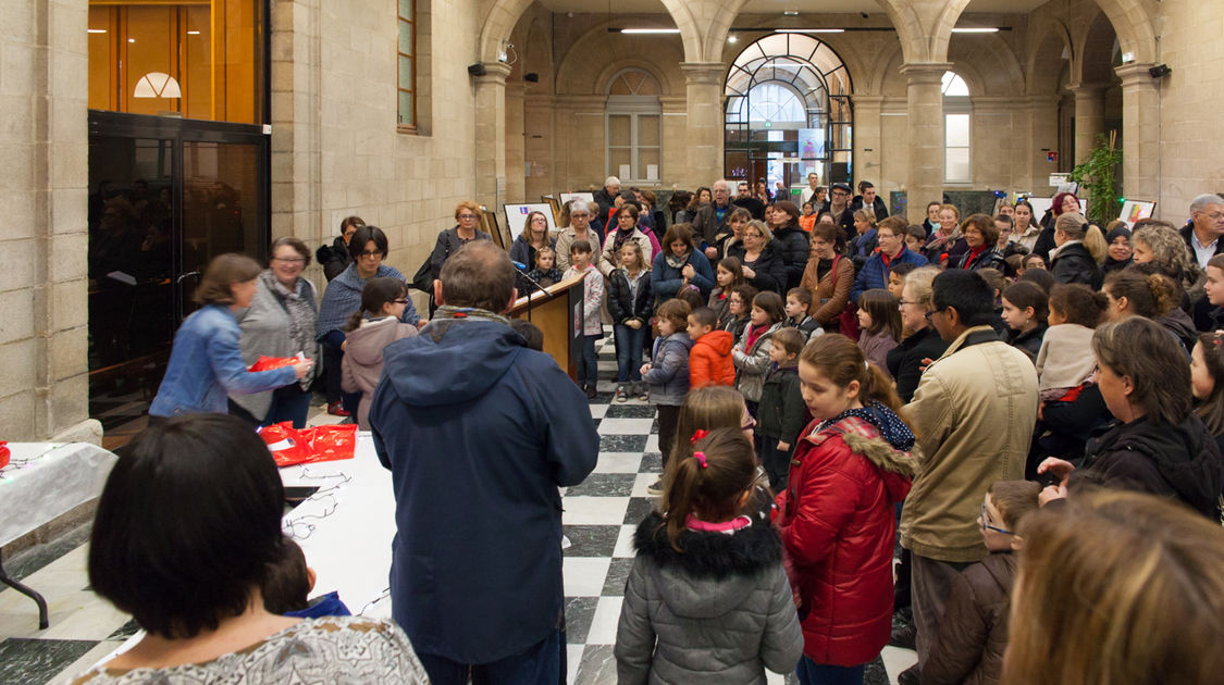 Remise des prix de la seconde édition du concours Dessine-moi Noël (1)