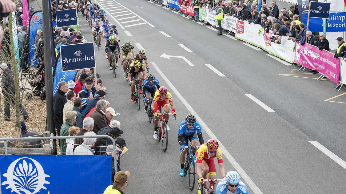 Arrivée du Tour du Finistère 2016 face au Pavillon (3)