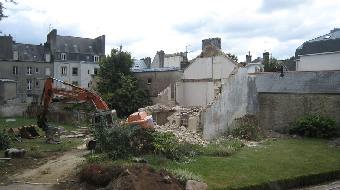 Chantier du Pôle Max Jacob : démolition de l’ancienne maison associative, futur emplacement du Novomax.