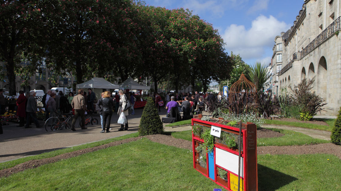 Le 10 mai 2015, le marché de la fleur d'été de retour sur les quais de l'Odet.