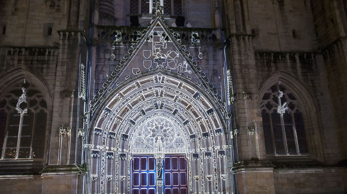 Iliz-Veur - Illumination de la cathédrale - Un son et lumière unique (12)