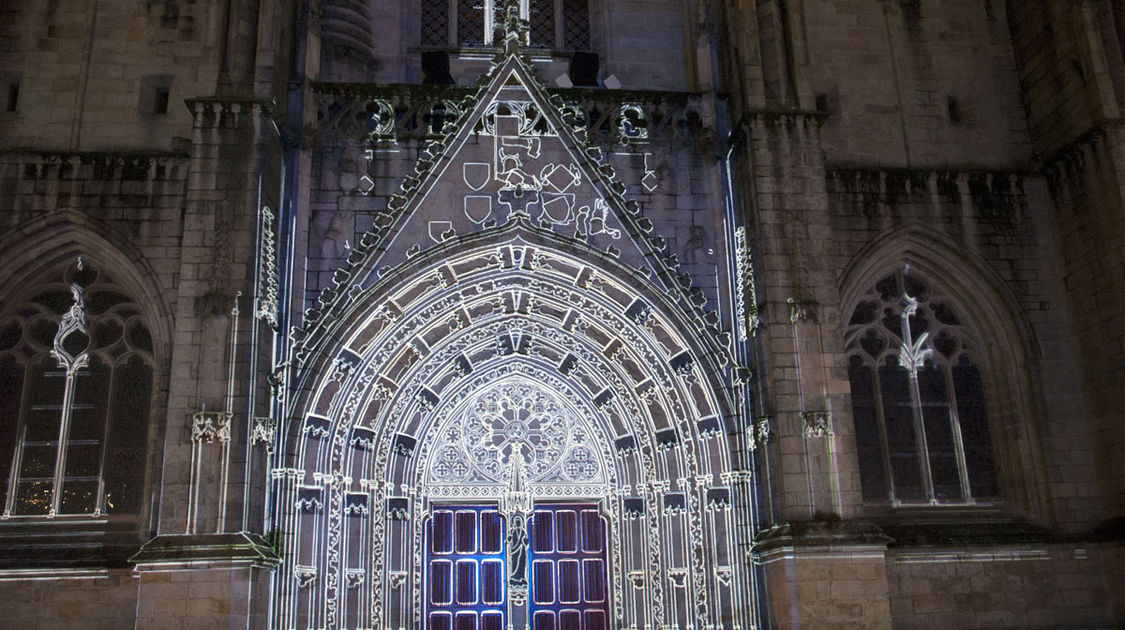 Iliz-Veur - Illumination de la cathédrale - Un son et lumière unique (12)