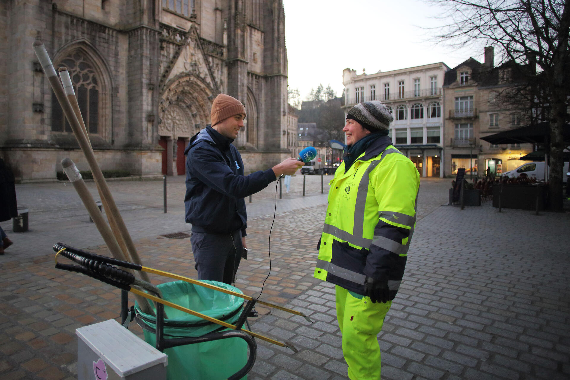 Reportage avec le service propreté de la Ville et France Bleu Breizh Izel