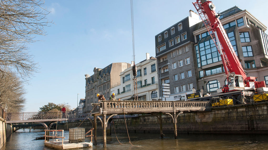 Remplacement de la passerelle Phalange d Arvor (1)