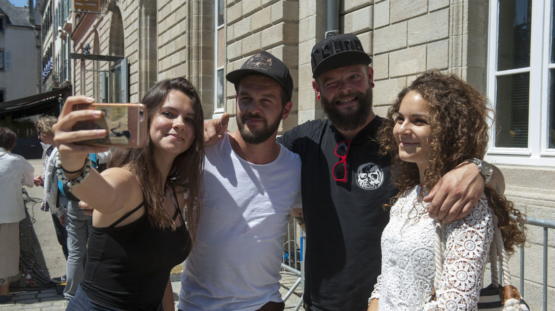 Les Copains dAbord mardi 4 juillet - Séance de selfie pour Claudio Capeo