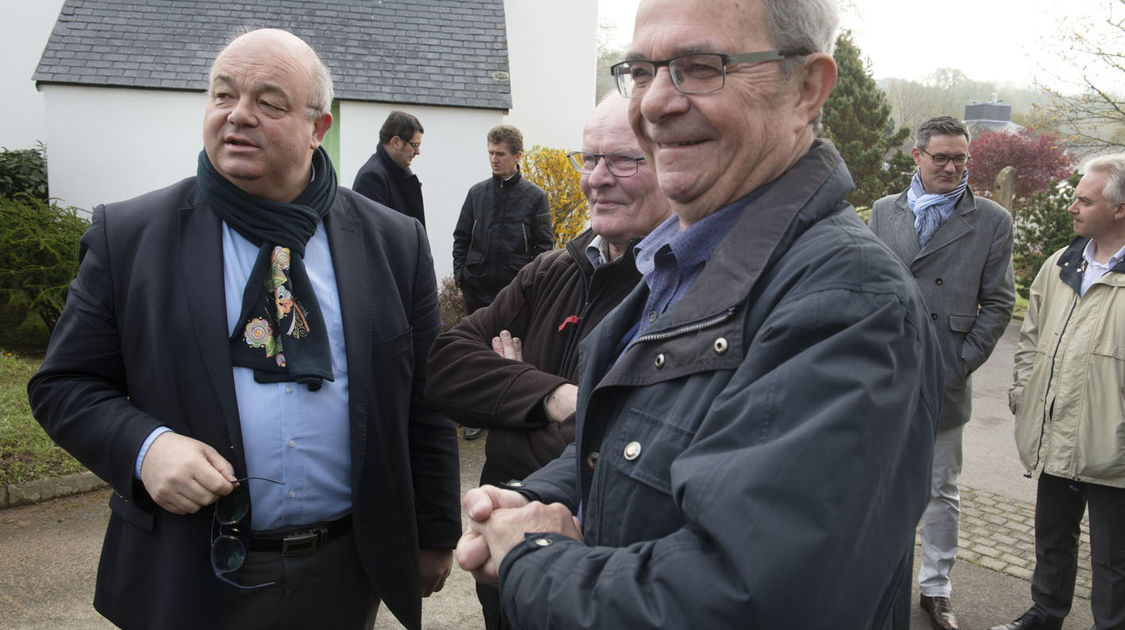 Visite des élus et des services municipaux dans le quartier du Moulin Vert le 10 avril 2019 (4)