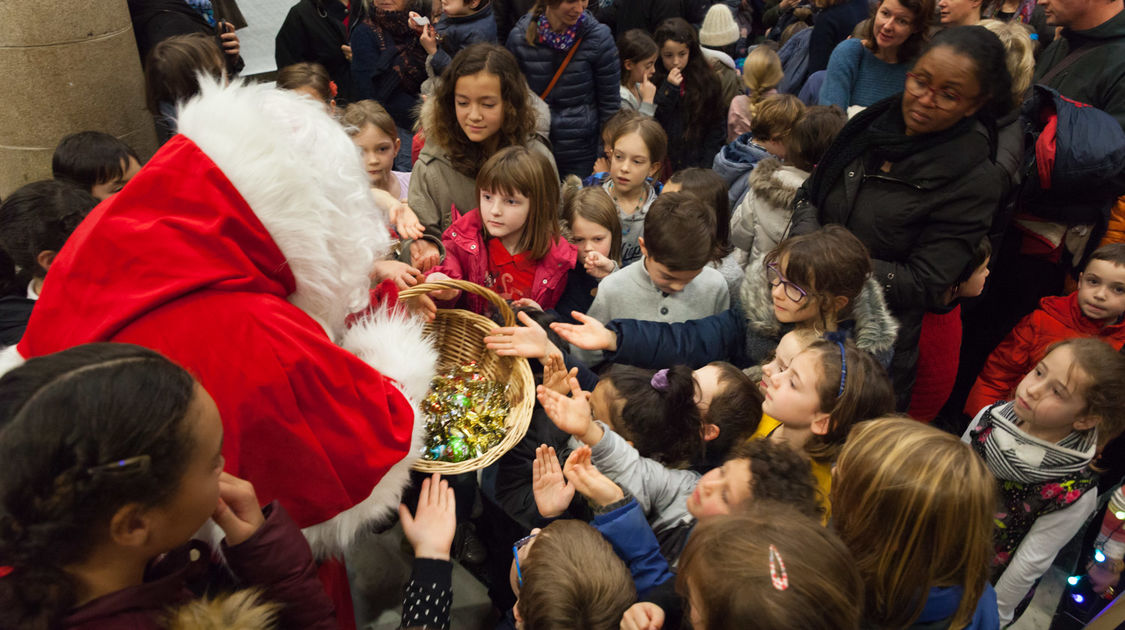 Remise des prix du concours de dessins de Noël (13)