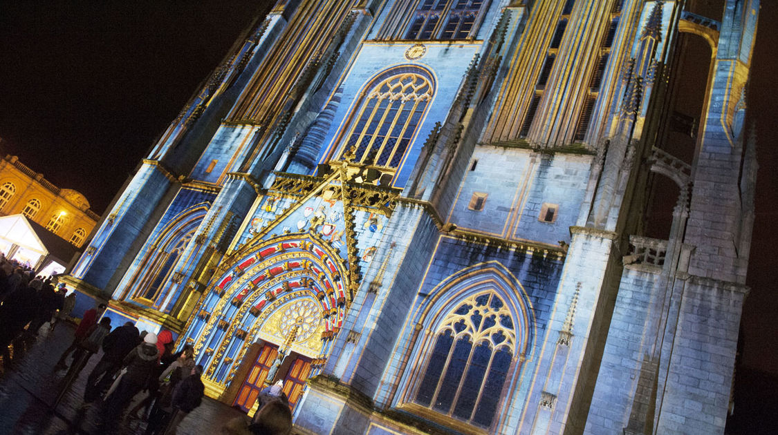 Iliz-Veur - Illumination de la cathédrale - Un son et lumière unique (20)