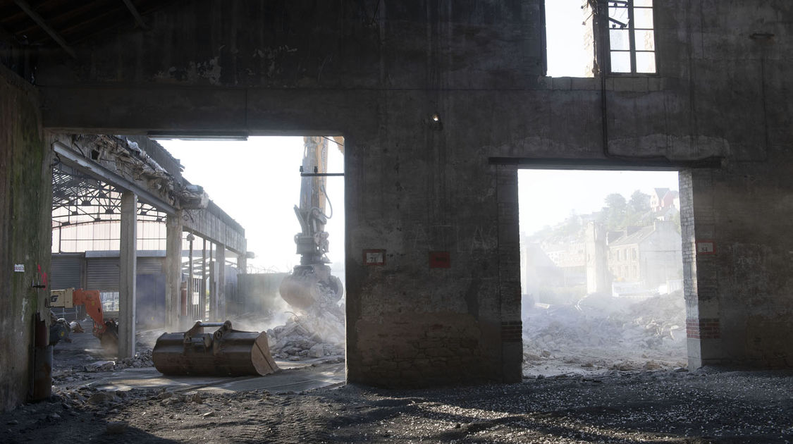 Démolition de la Halle Sernam