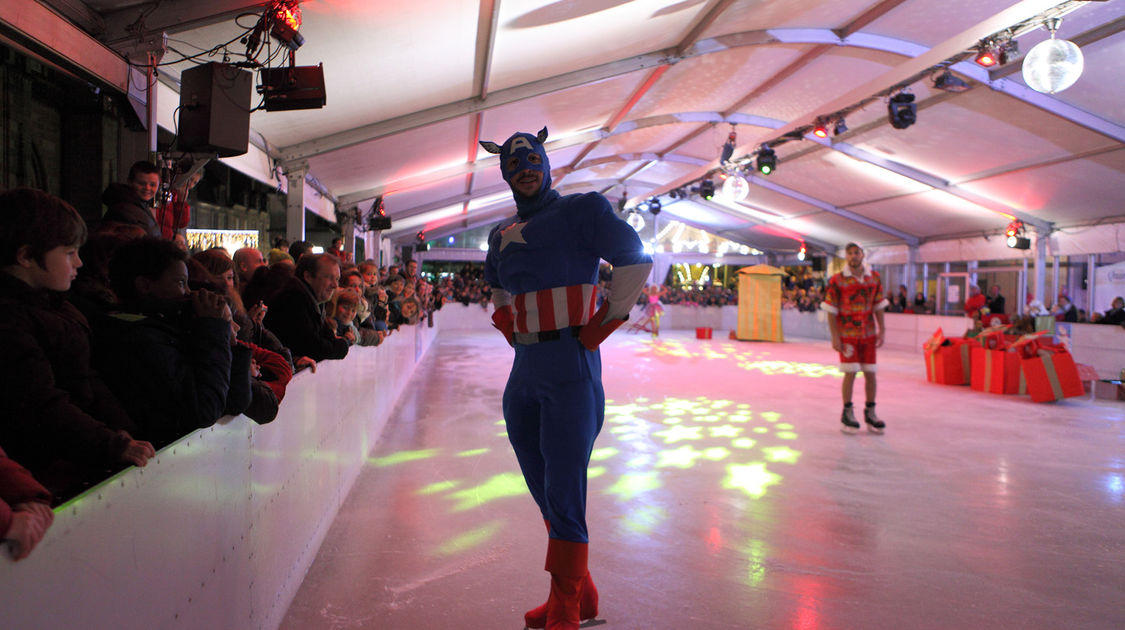 La fiancée du Père Noël - gala de patinage à la patinoire Saint-Corentin le 12 décembre 2015 (8)