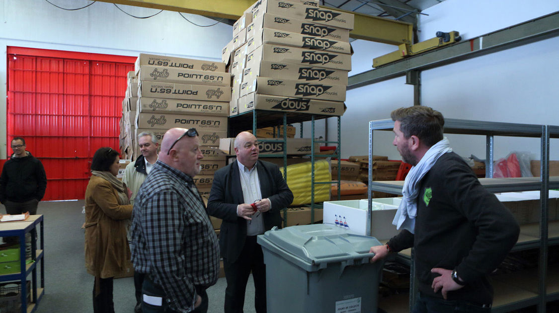 Visite des élus au Corniguel : halte à l’entreprise TOAD (Technologie Orientation Action Découverte), avenue Pierre Mendès-France, qui distribue des produits novateurs destinés aux marchés de l’aventure, du sport et des loisirs extérieurs.