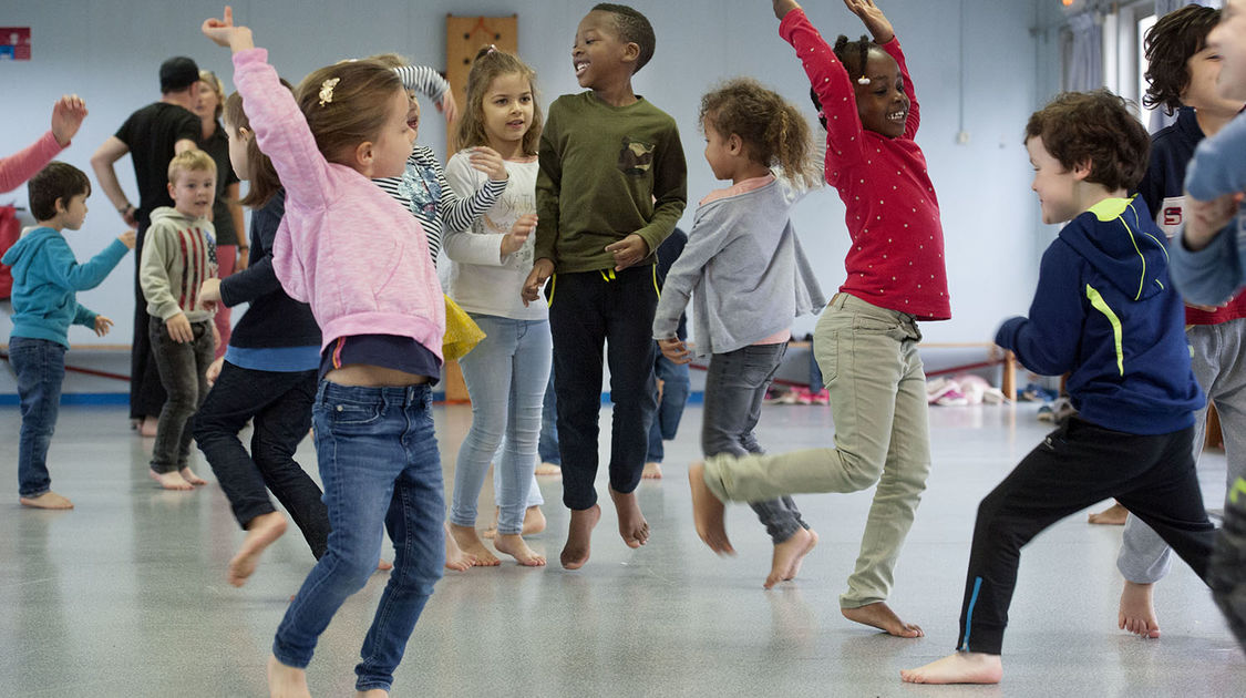 Le projet Danse avec les autres - Ecole de Penanguer - juin 2018 (31)