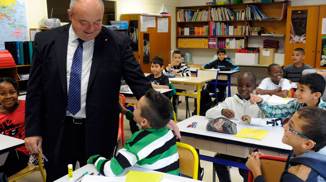 Mardi-2-septembre-2014---Rentrée-des-classes---Visite-du-maire-Ludovic-Jolivet-(12)