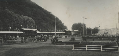 Le Champ de bataille transformé en hippodrome