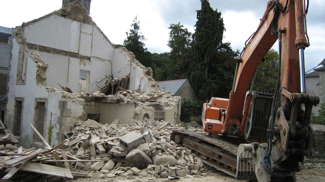 Chantier du Pôle Max Jacob : démolition de l’ancienne maison associative, futur emplacement du Novomax.