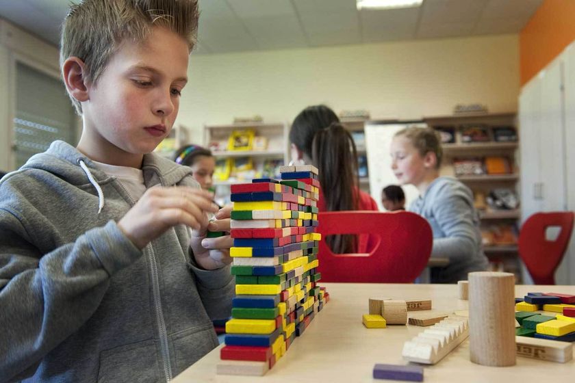 Des jeux de construction sont proposés aux enfants