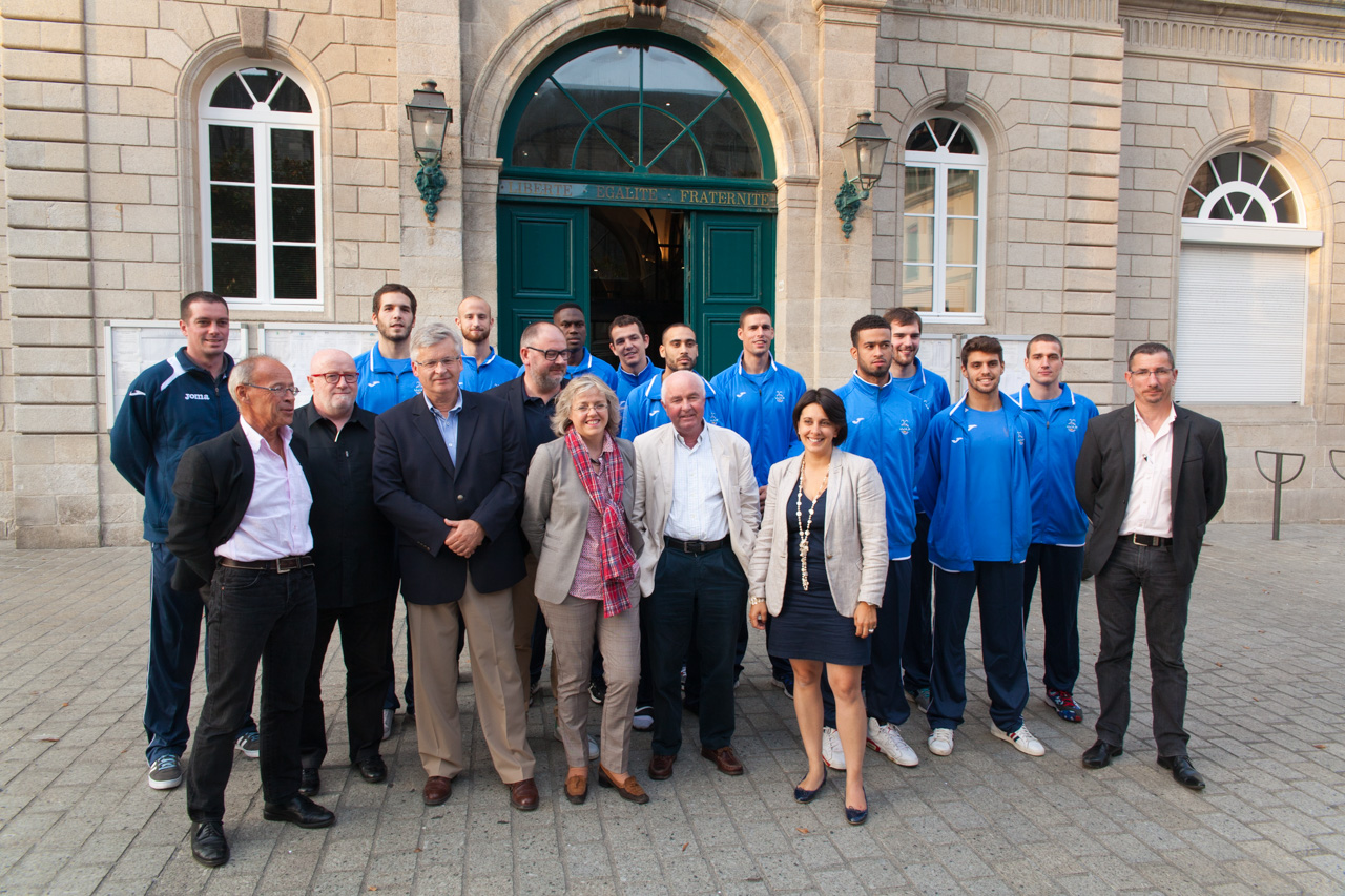 Saison de basket 2014-2015 : réception de l'équipe de l'Ujap en mairie