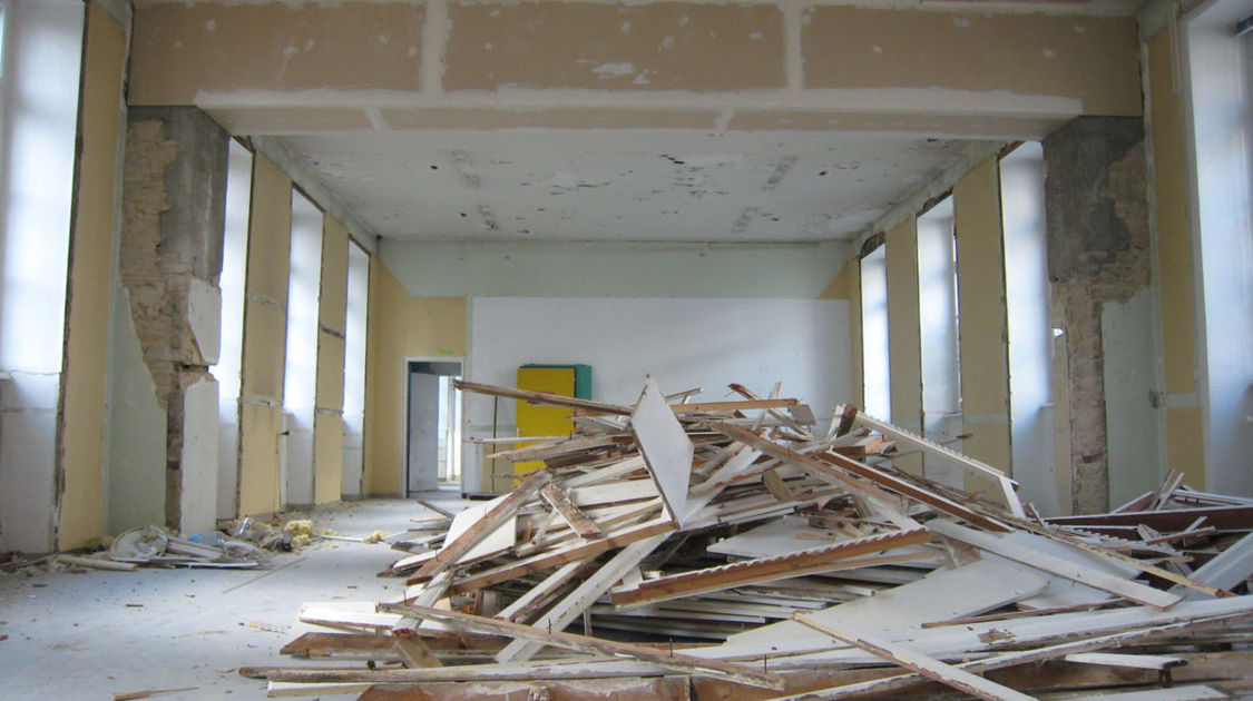 Chantier du Pôle Max Jacob : l’intérieur de l’ancienne école Louis Pasteur, futur accueil et lieu de vie du pôle culturel.