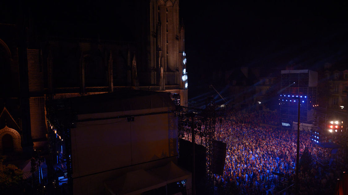 Fin de la première soirée place Saint-Corentin le public est aux anges