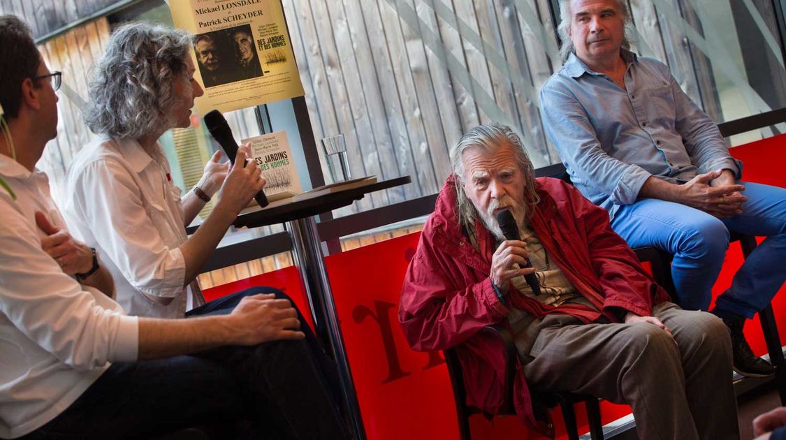 Le comédien Michaël Lonsdale et le pianiste Patrick Scheyder dédicacent leur livre Des jardins et des hommes à la librairie Ravy le vendredi 24 juin (2)