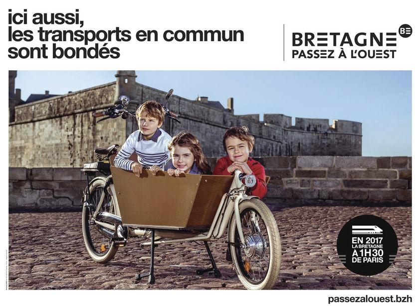 Passez à l'Ouest : les transports en commun sont bondés.