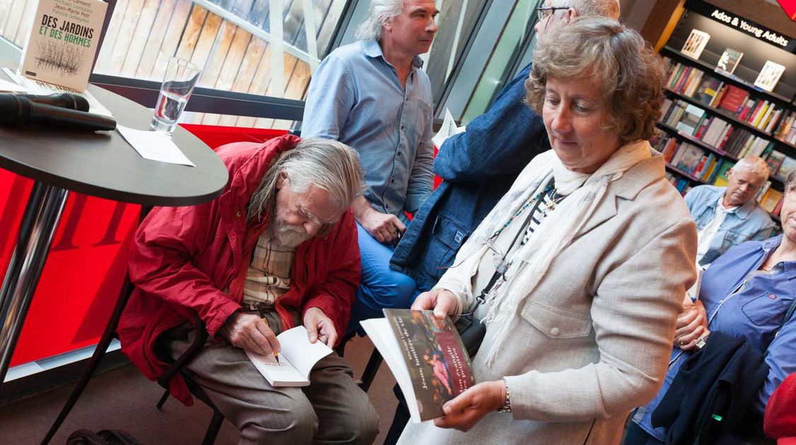 Le comédien Michaël Lonsdale et le pianiste Patrick Scheyder dédicacent leur livre Des jardins et des hommes à la librairie Ravy le vendredi 24 juin (4)