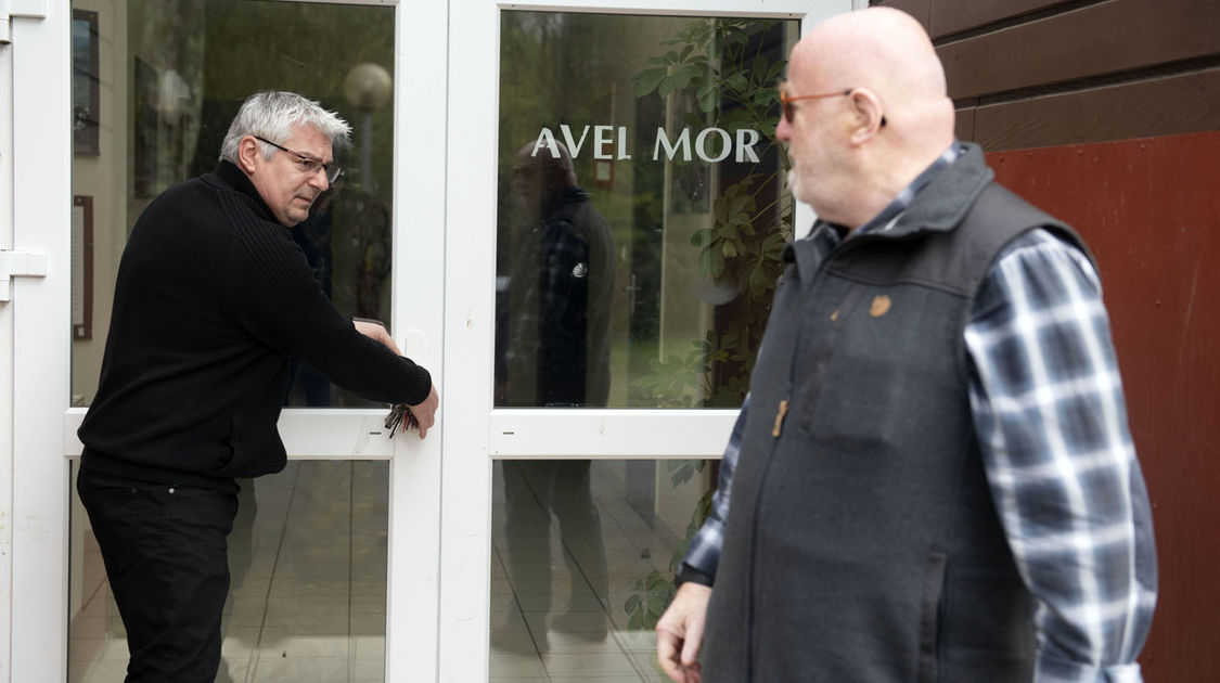 Visite des élus et des services municipaux dans le quartier du Moulin Vert le 10 avril 2019 (5)