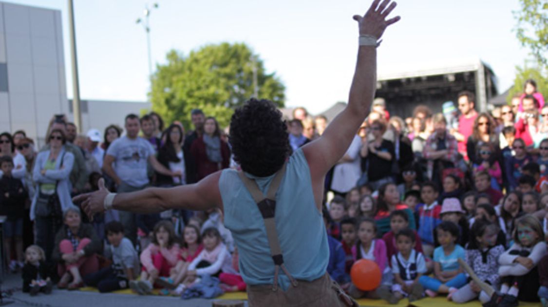 Quartier en fête - La rue est vers l art 2015 à Kermoysan (36)