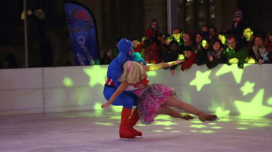 La fiancée du Père Noël - gala de patinage à la patinoire Saint-Corentin le 12 décembre 2015 (6)