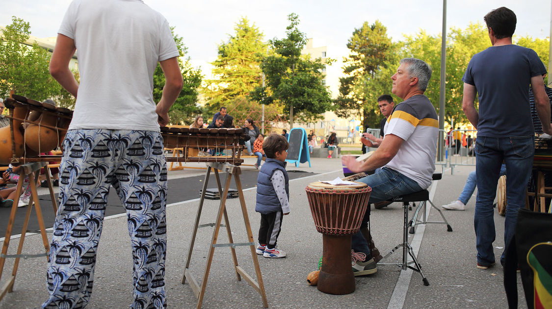 Quimper le 1 août 2020. Animations de quartier à Kermoysan/Penhars. "Parvis s'éveille " organisée par la MPT Penhars. Na Don Ké