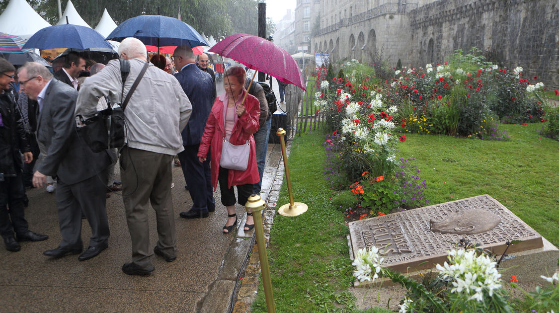 Inauguration de la stèle en mémoire de Per-Jakez Hélias (10)