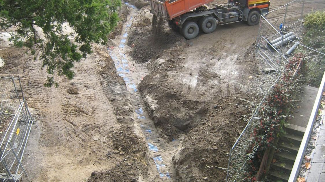 Chantier du pôle Max Jacob : les tranchées commencent à être comblées – le 31 octobre 2013.