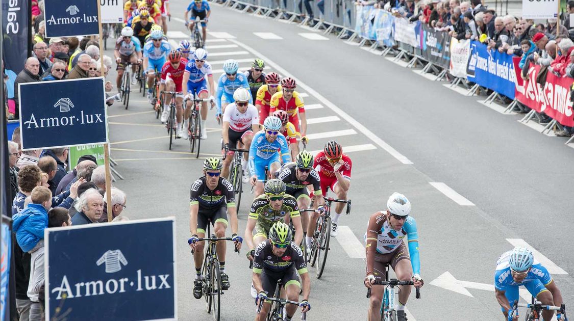 Arrivée du Tour du Finistère 2016 face au Pavillon (1)