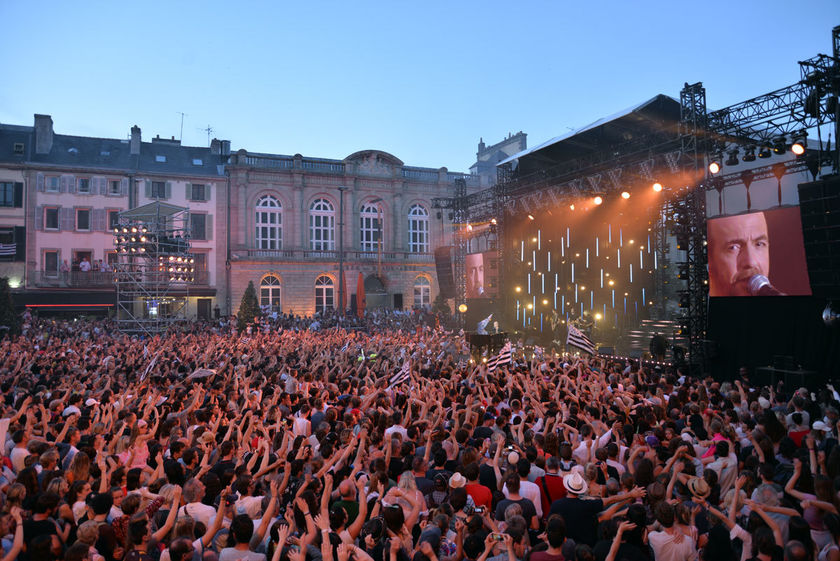 Calogero sur la scène de la place Saint-Corentin