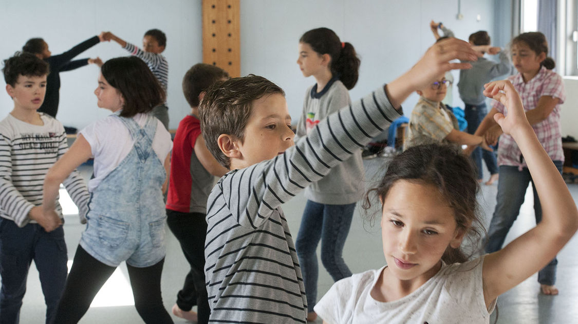 Le projet Danse avec les autres - Ecole de Penanguer - juin 2018 (37)