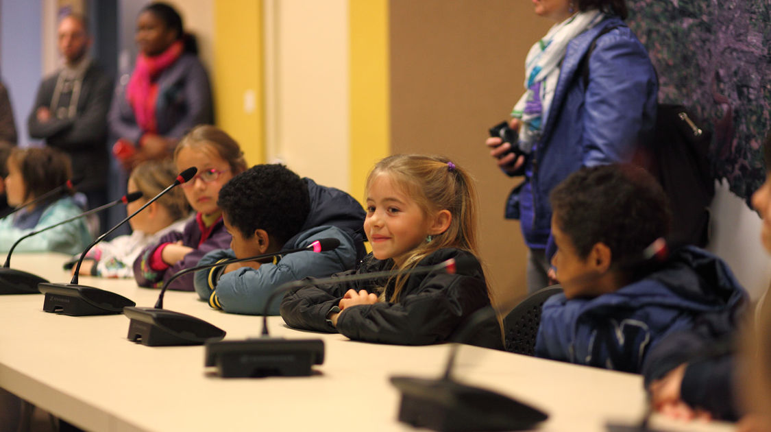 Les élèves de CP-CE1 de l'école Emile Zola à l'Hôtel de Ville pour une visite des lieux.