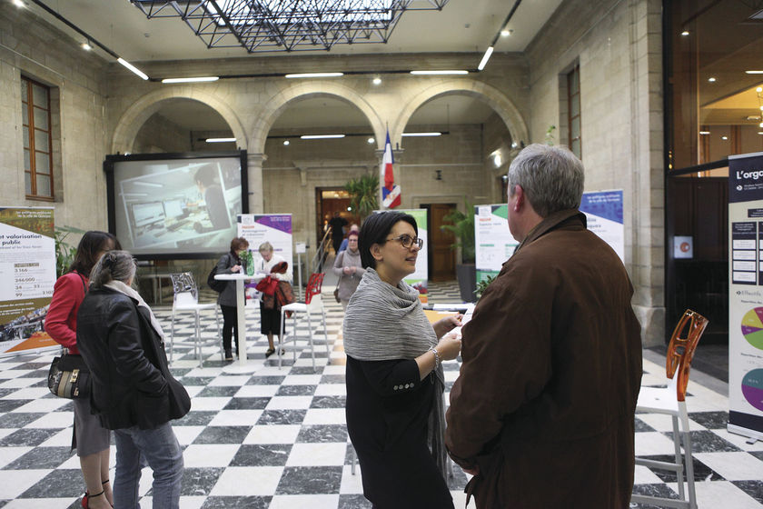 Dans le Village des services : élus et agents mobilisés