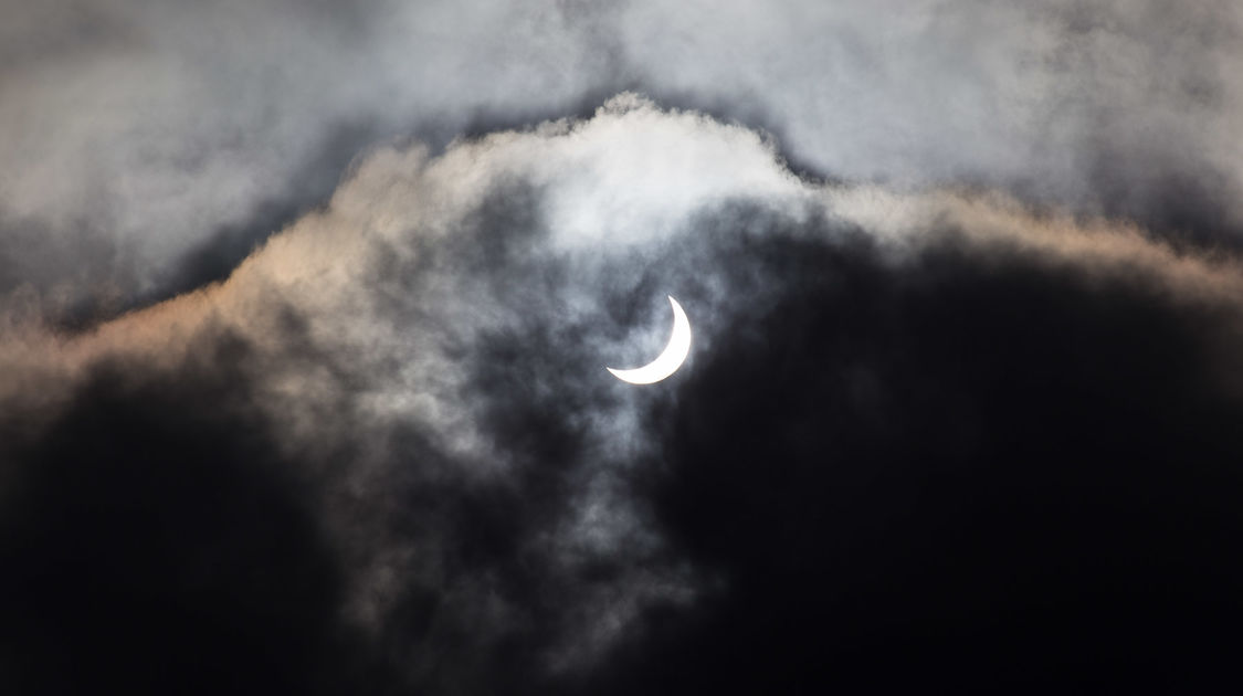 Eclipse solaire du 20 mars 2015 vue de la place Saint-Corentin (1)